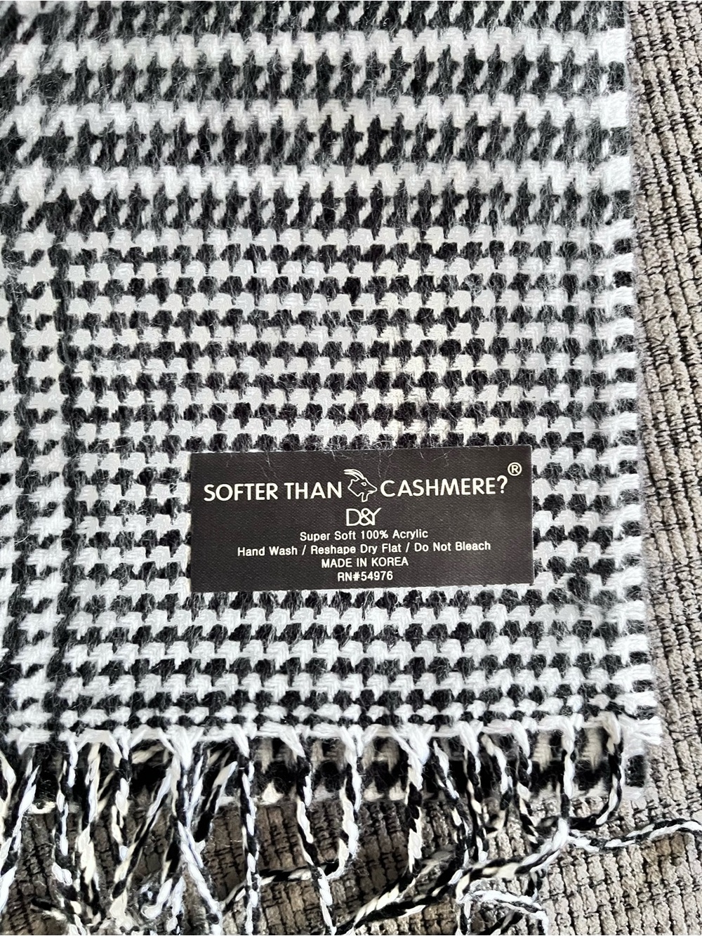 D&Y Black and White Houndstooth Scarf - Soft Acrylic